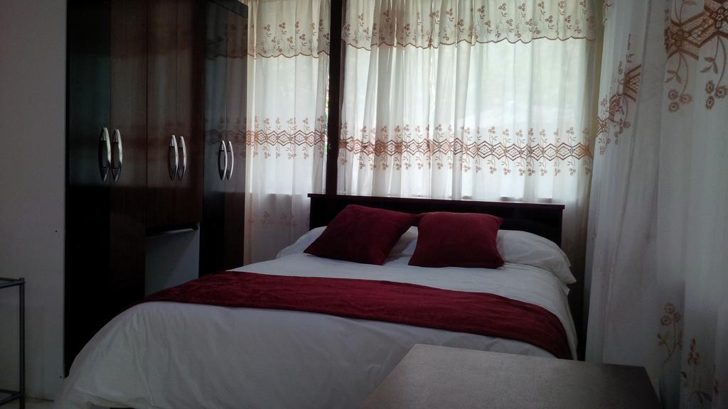 Hostal El Parque ตาบาเบลา ภายนอก รูปภาพ