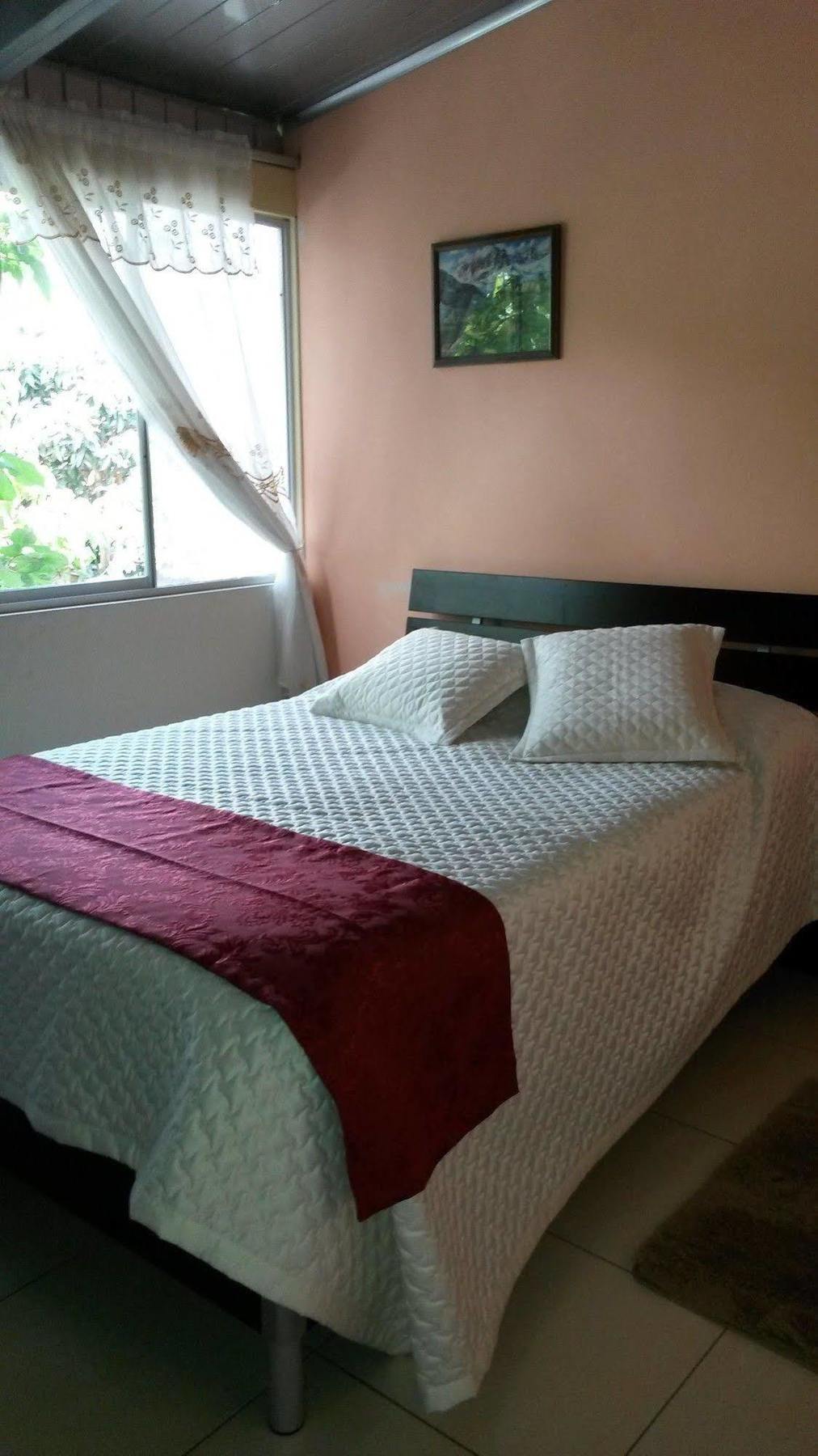 Hostal El Parque ตาบาเบลา ภายนอก รูปภาพ