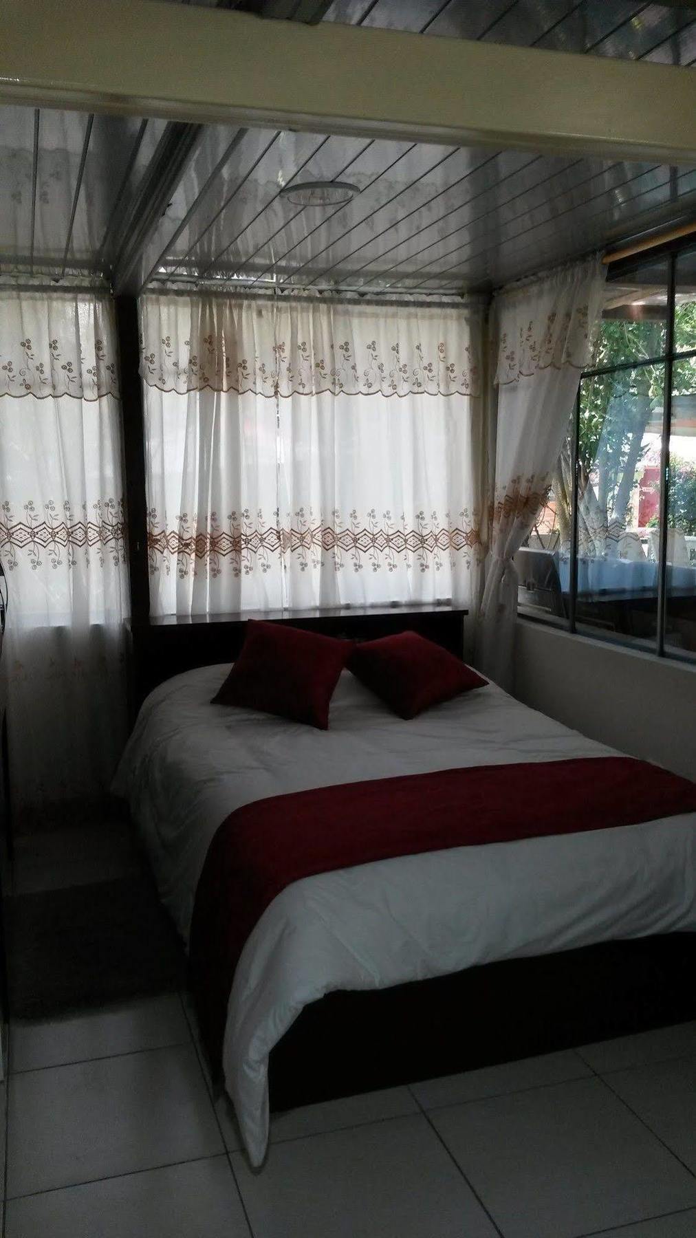 Hostal El Parque ตาบาเบลา ภายนอก รูปภาพ