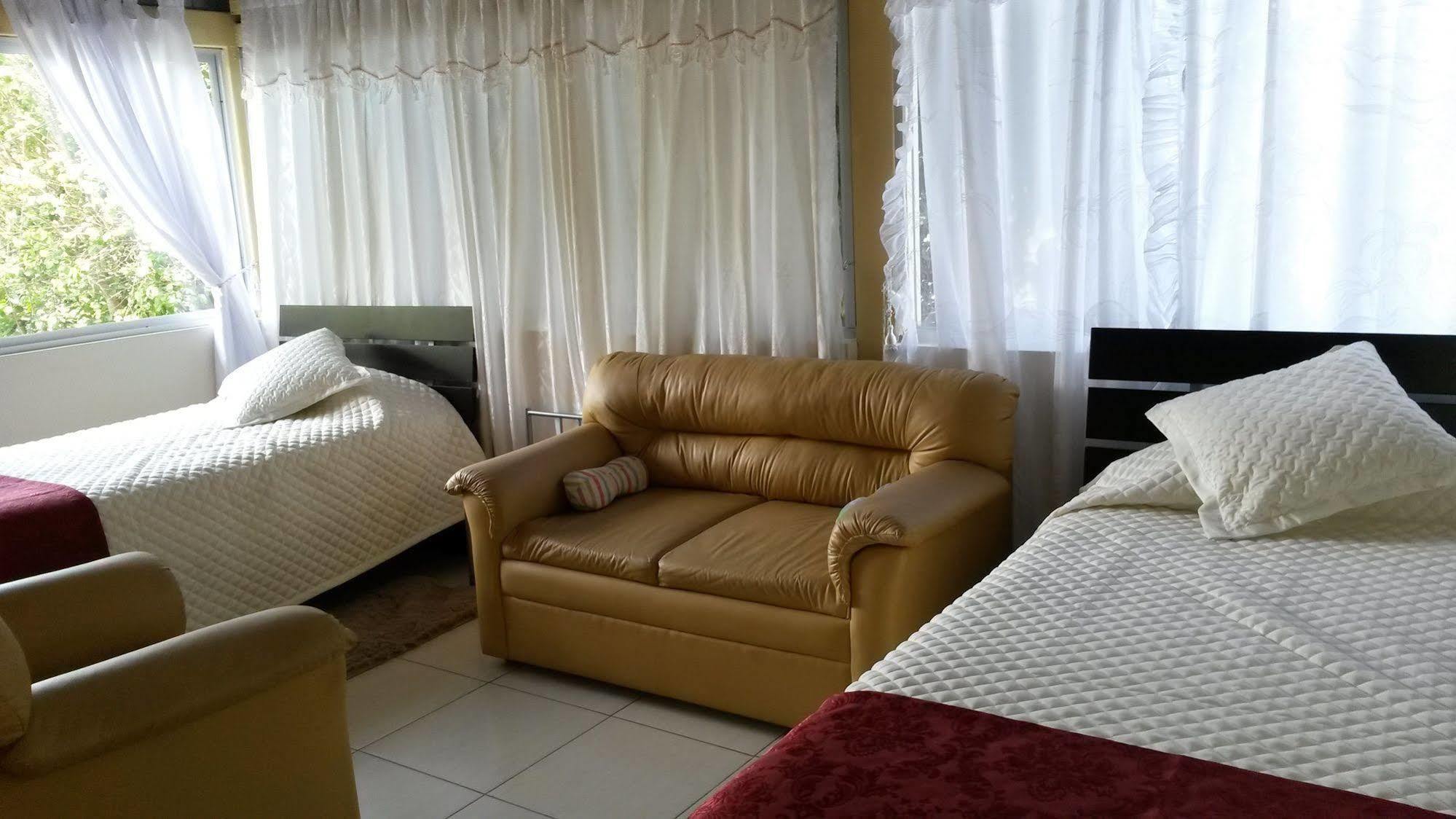 Hostal El Parque ตาบาเบลา ภายนอก รูปภาพ