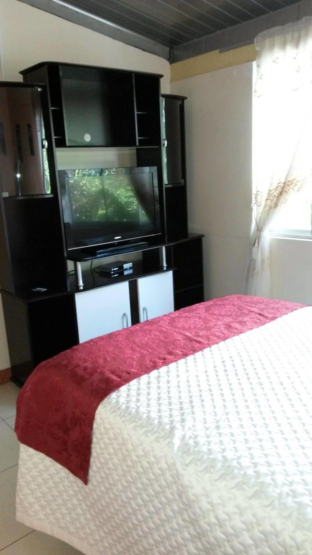 Hostal El Parque ตาบาเบลา ภายนอก รูปภาพ