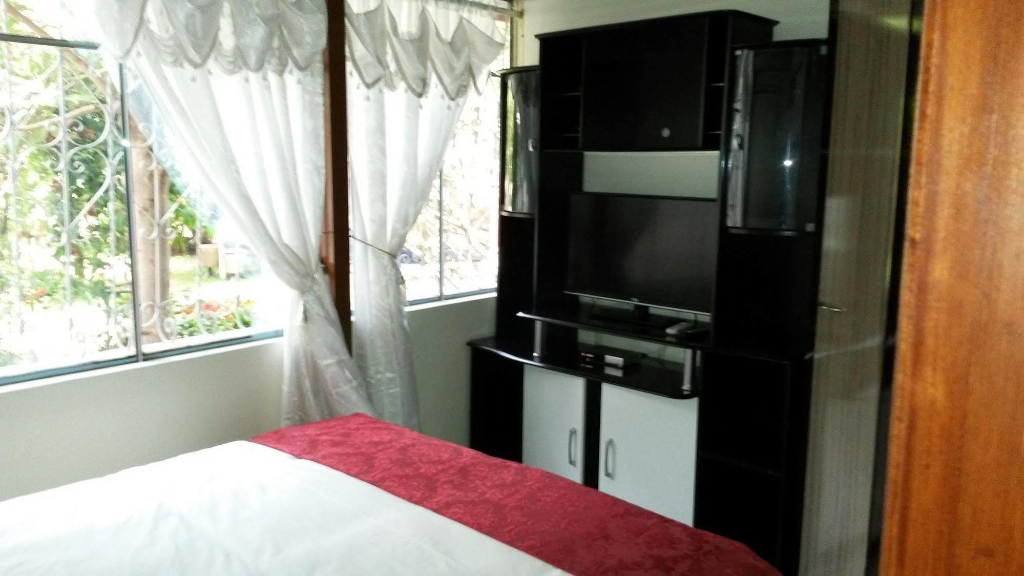 Hostal El Parque ตาบาเบลา ภายนอก รูปภาพ